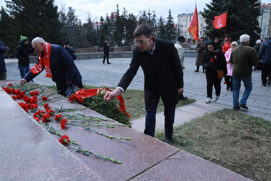 Г рождения ленина. День рождения Ленина. Ленинская горка Омск. 22 Апреля день рождения Ленина. День рождения Ленина 22 апреля 2022 фото.